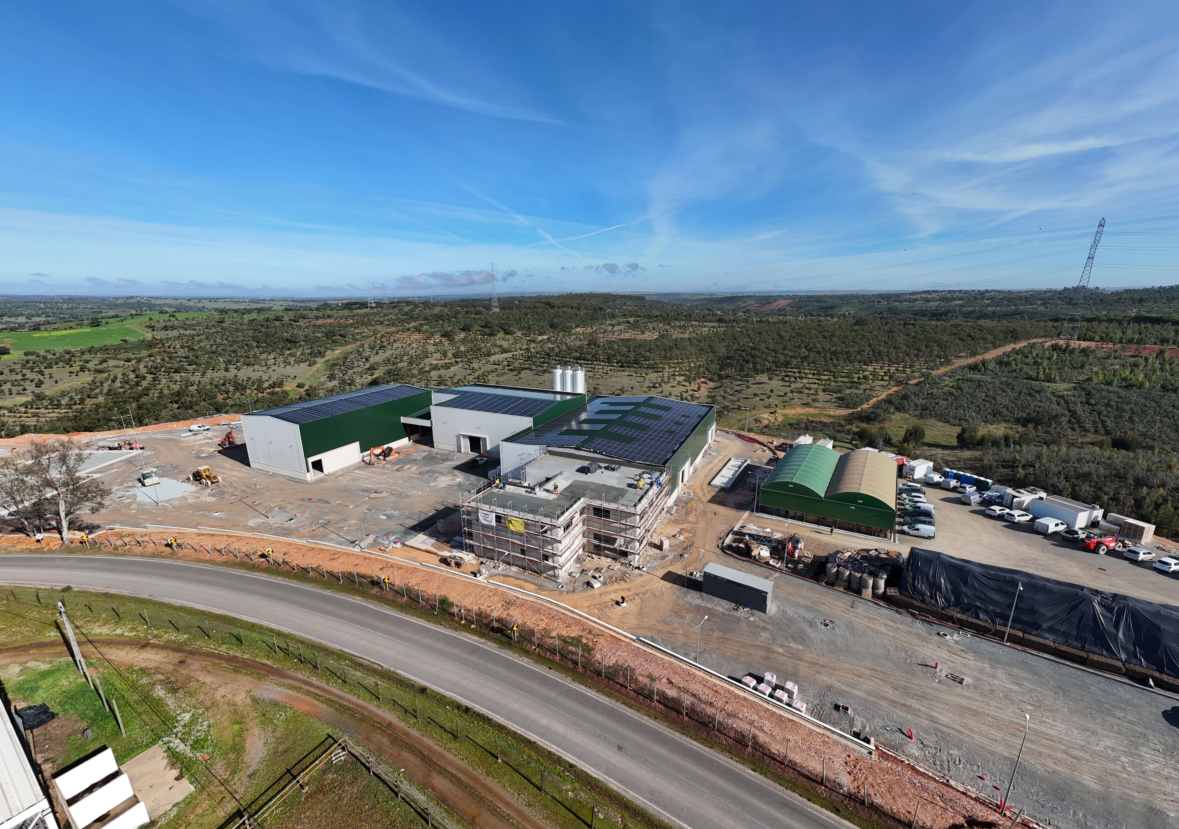 Empresa aposta fortemente em construções com blocos de cânhamo e investe 22 milhões de euros em nova fábrica