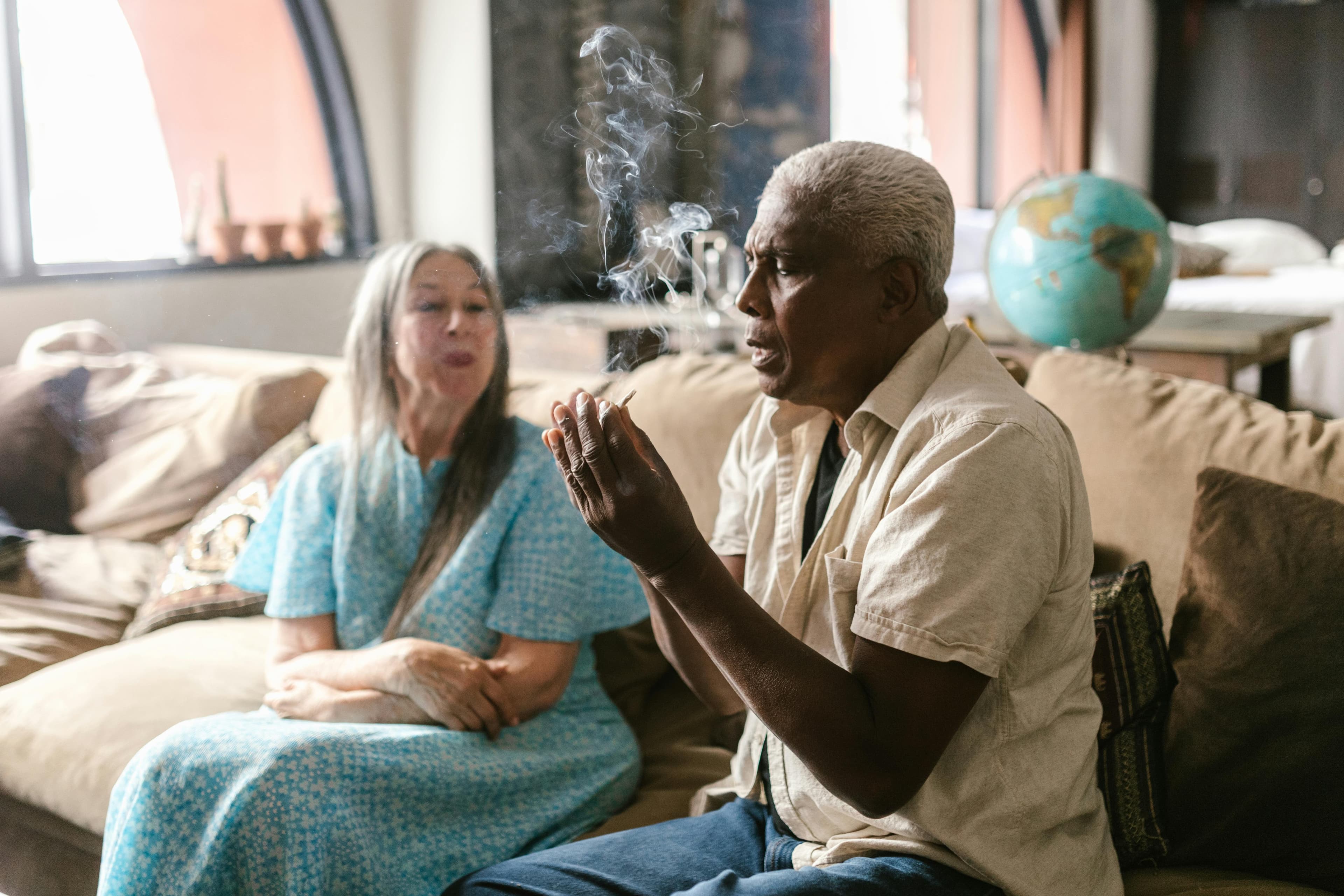 50+ aderem a cannabis; uso de medicamentos pode ser um aliado. Entenda