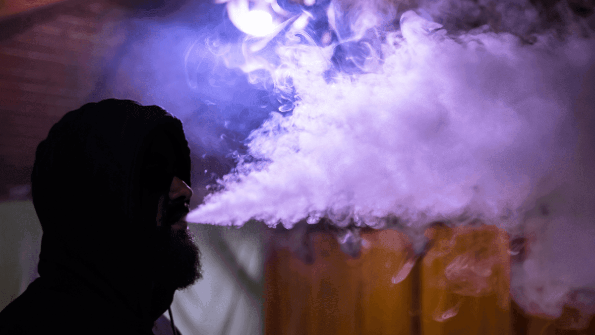 Projeto de lei na Flórida propõe novas normas para fumar e vaporizar em espaços coletivos