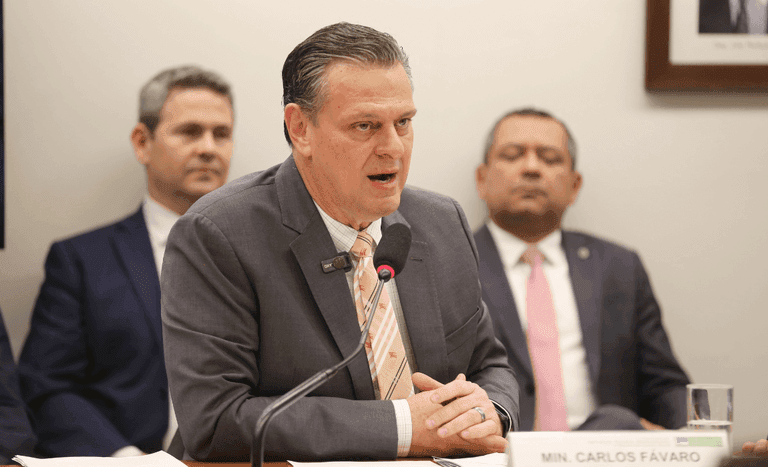Ministro Carlos Fávaro pode definir posição do governo federal sobre cânhamo industrial