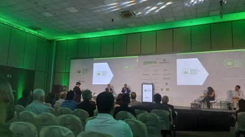 "Criamos um mercado bilionário e demos na mão do tráfico", afirma advogado durante palestra sobre o uso adulto da cannabis