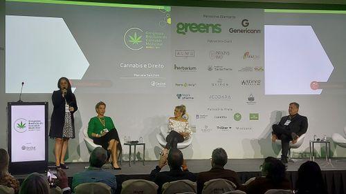"A classe odontológica não pode ter medo de prescrever cannabis", afirma advogada