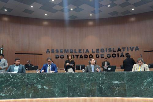 Legislativo de Goiás apresenta no mesmo dia dois projetos contra a cannabis 