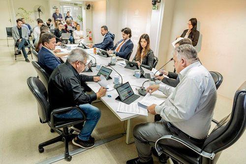 SEX 15:15 - CCJ de Curitiba aprova projeto que autoriza fornecimento de medicamentos à base de cannabis pelo SUS