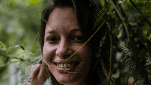 Escritora fala sobre uso de cannabis na gravidez em seu novo livro "Tornar-se mãeconheira"