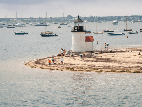 Primeiro dispensário de cannabis de Nantucket recebe produtos via marítima após vitória histórica legal