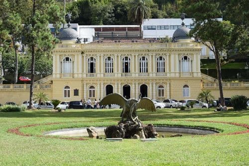 Câmara debate fornecimento gratuito de medicamentos à base de cannabis medicinal pelo SUS em Petrópolis/RJ