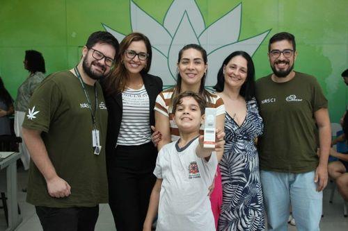 Projeto fornece tratamento gratuito com cannabis para crianças autistas 