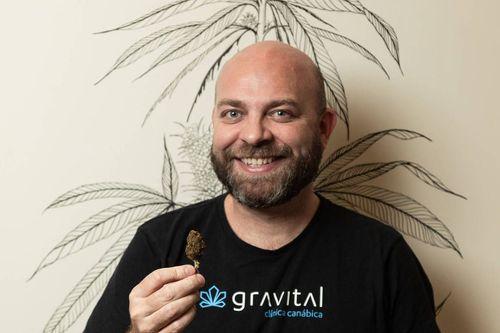 Clínica Gravital manifesta apoio aos pacientes que utilizam flores de cannabis medicinal
