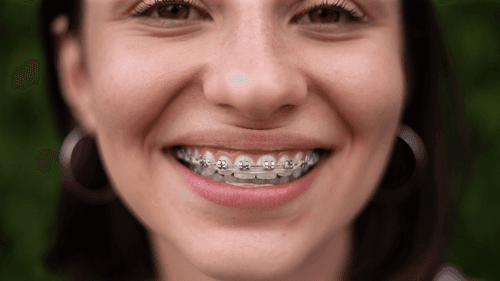 A saúde sistêmica começa pela boca: cannabis no combate a bactérias bucais 