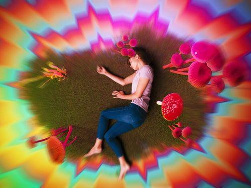 Navegando pelas profundezas psicodélicas: redução de danos e consciência