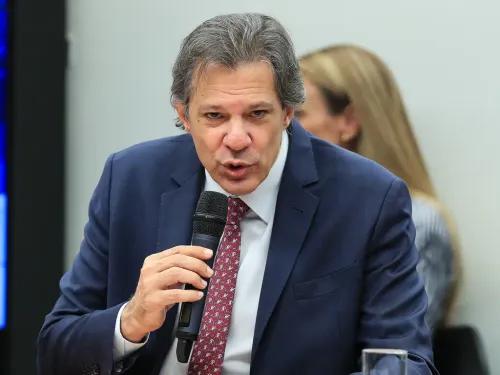 Ministro Haddad anuncia início da "Taxa das Blusinhas" em agosto