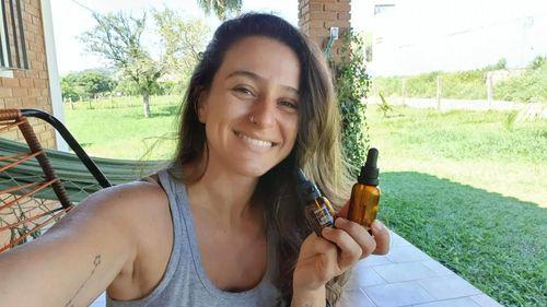 Paciente usa as redes sociais para falar sobre os benefícios da cannabis para fibromialgia  