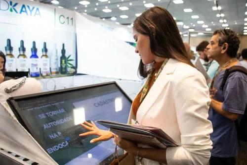 CannaMed promove acesso e formação médica na MCF 2024