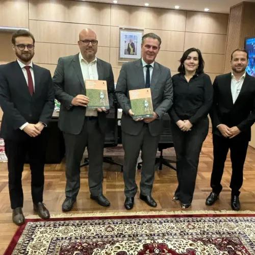 Bruno Pegoraro apresenta relatório sobre cânhamo ao ministro Carlos Fávaro e articula regulamentação no Brasil