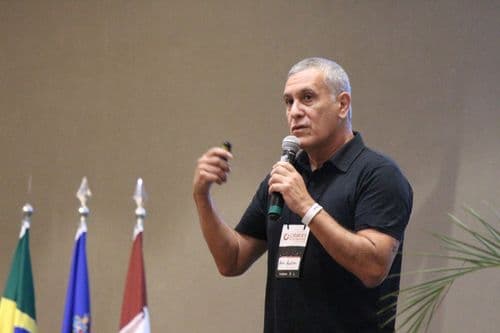 <strong>Inovação y emprendimiento: El viaje del empresario Alex Lucena, uno de los pioneros en el mercado de cannabis en Brasil</strong>