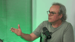 “O Brasil construiu um modelo mais humanizado”, diz Beto Brant sobre cannabis medicinal