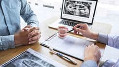 Revisão da RDC 327 pode ampliar segurança para dentistas na cannabis em 2026