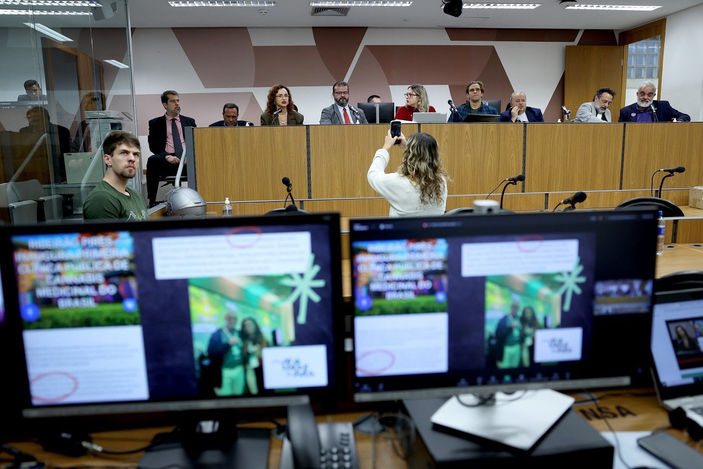 “A última esperança foi o prensado”: relato impactante marca audiência pública em Minas Gerais