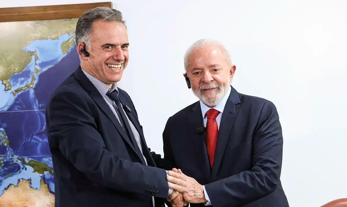 Quem é o presidente eleito do Uruguai que recentemente se encontrou com Lula? 