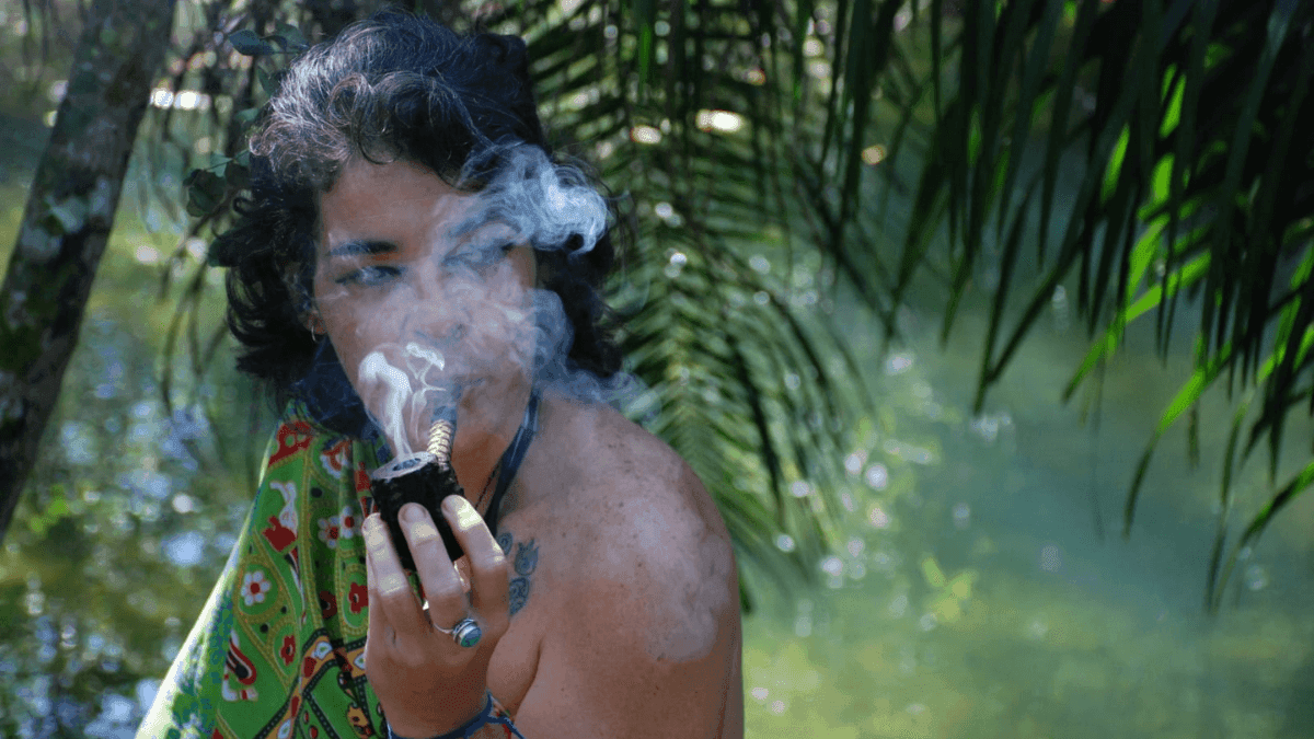 Cannabis no feminino: raízes ancestrais e potência de cura