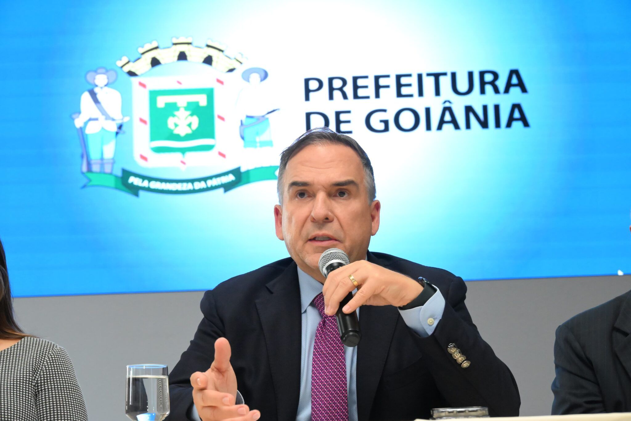 Prefeito de Goiânia sanciona Lei que incentiva pesquisas com cannabis para uso terapêutico, mas veta artigos da proposta inicial