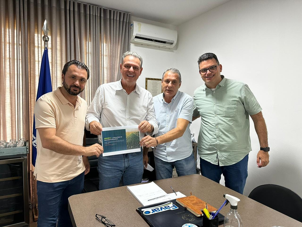 Ministro Carlos Fávaro em reunião sobre cânhamo industrial com lideranças do setor em Cuiabá