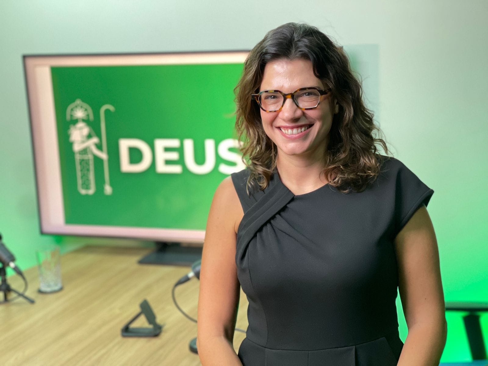 Helena Joaquim fala sobre os riscos de generalizar o uso de extratos de cannabis medicinal em entrevista ao Deusa Cast