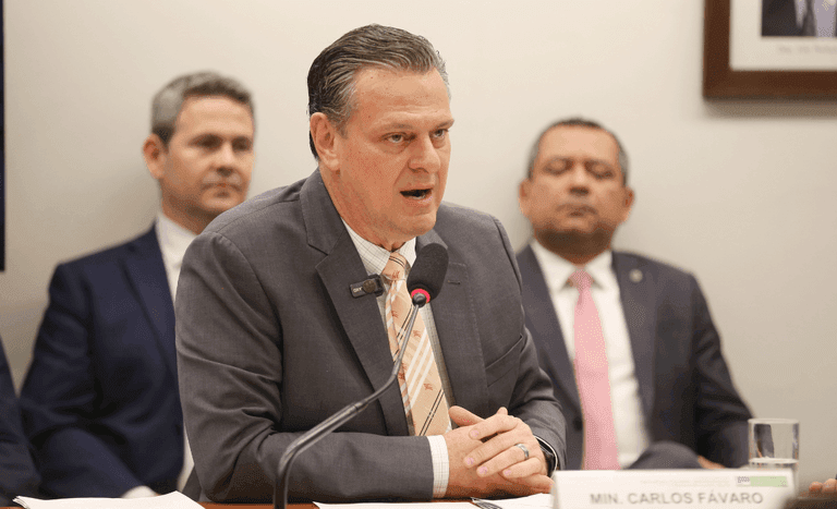Ministro Carlos Fávaro pode definir posição do governo federal sobre cânhamo industrial