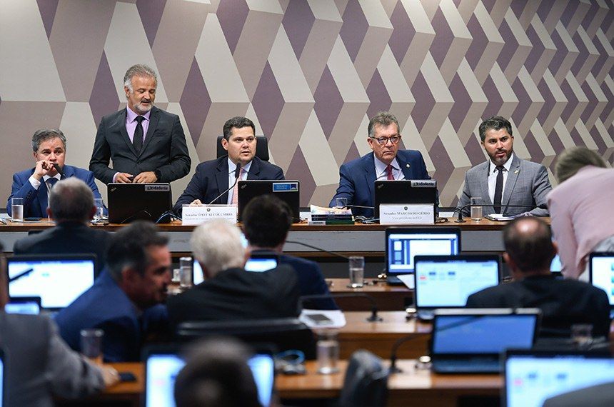 Efraim Filho (relator), Davi Alcolumbre (presidente da CCJ), Laércio Oliveira e Marcos Rogério durante votação | Foto: Edilson Rodrigues/Agência Senado  