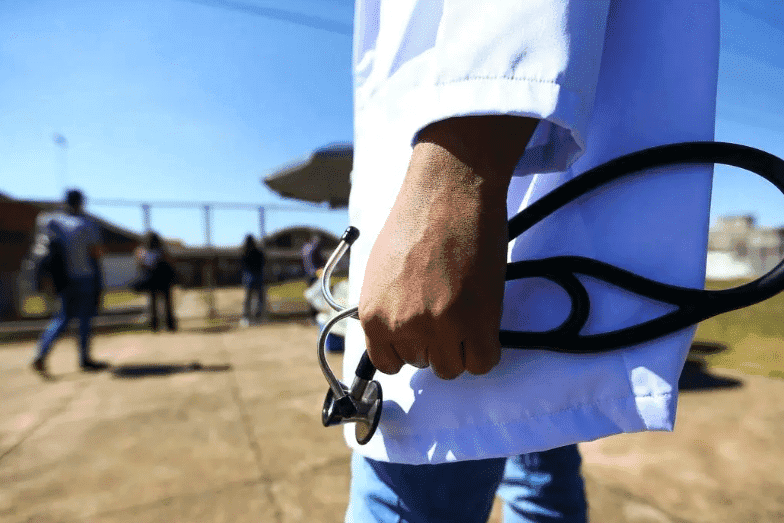 18 de outubro é dia do médico: saiba a importância desta data
