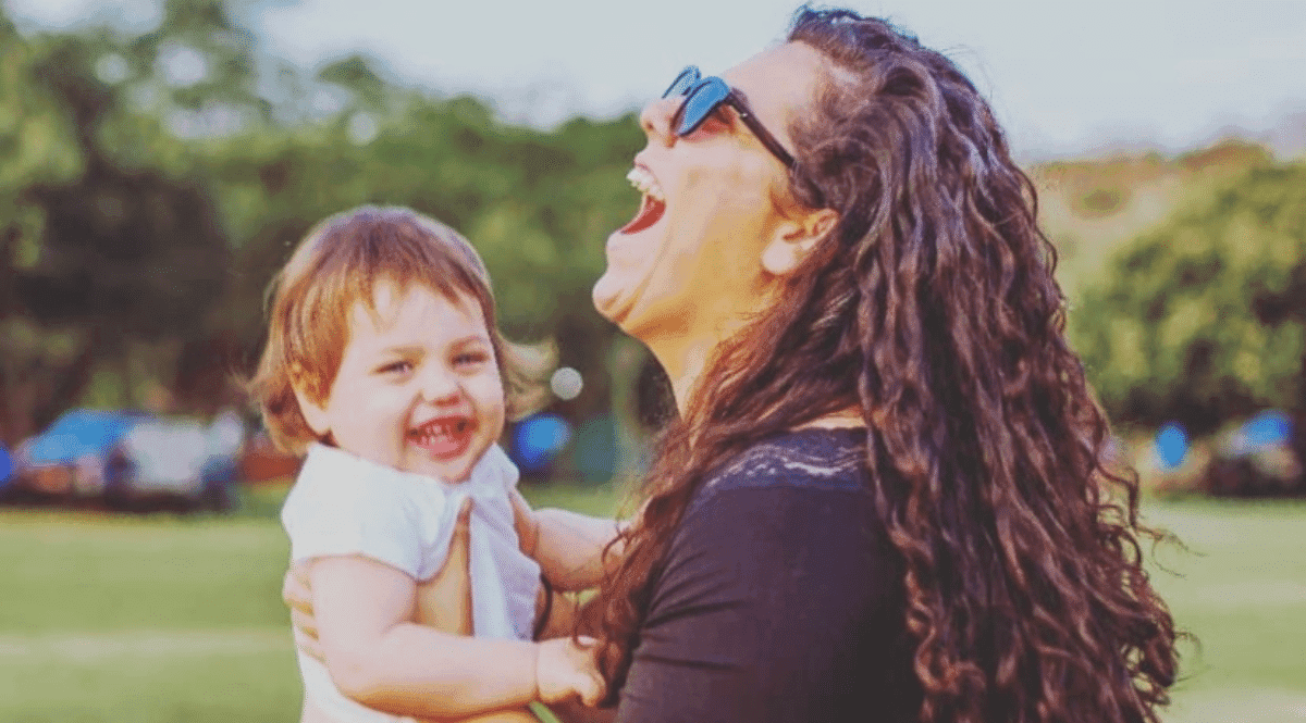 “A cannabis foi revolucionária em nossas vidas e no tratamento da minha filha”, diz mãe de criança autista
