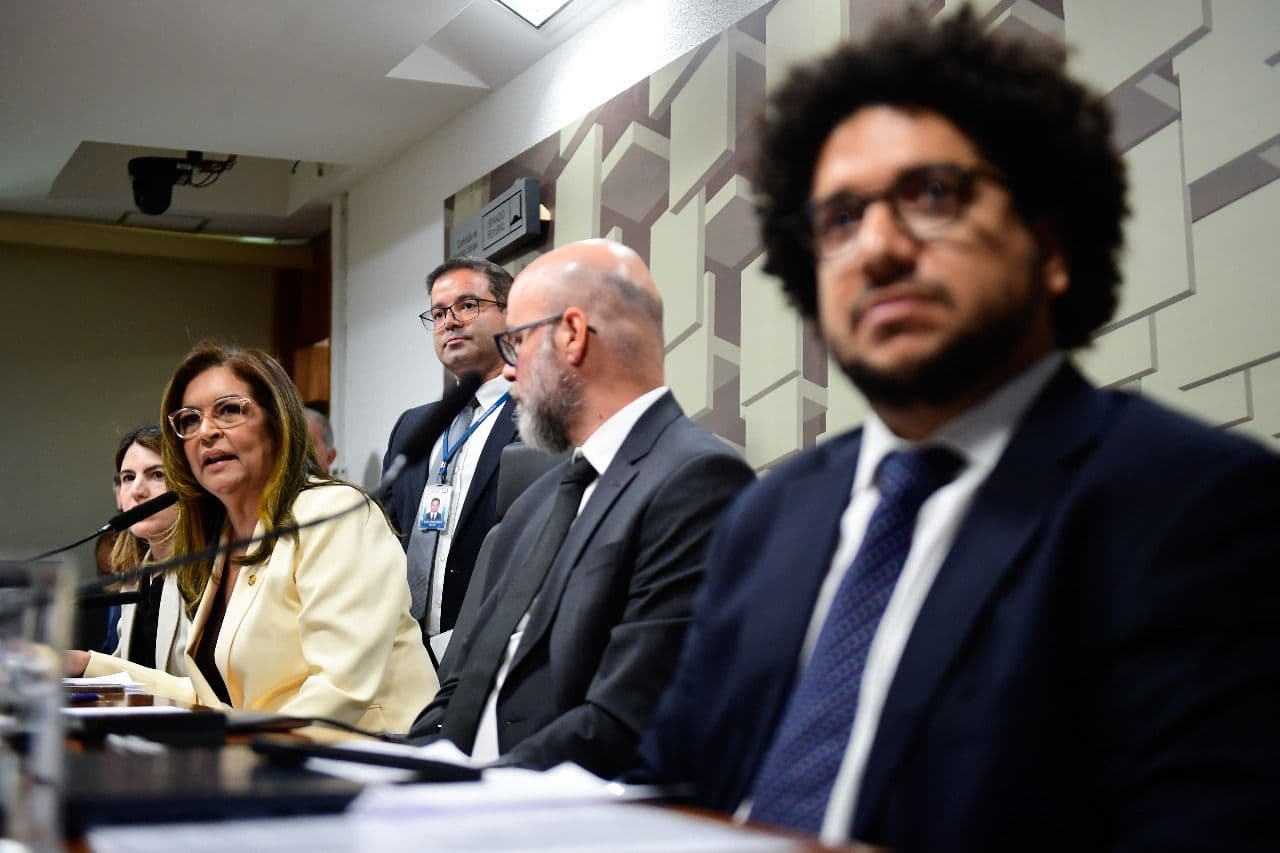 Anvisa empossa novos diretores em cerimônia nesta quarta-feira (10), acompanhe aqui