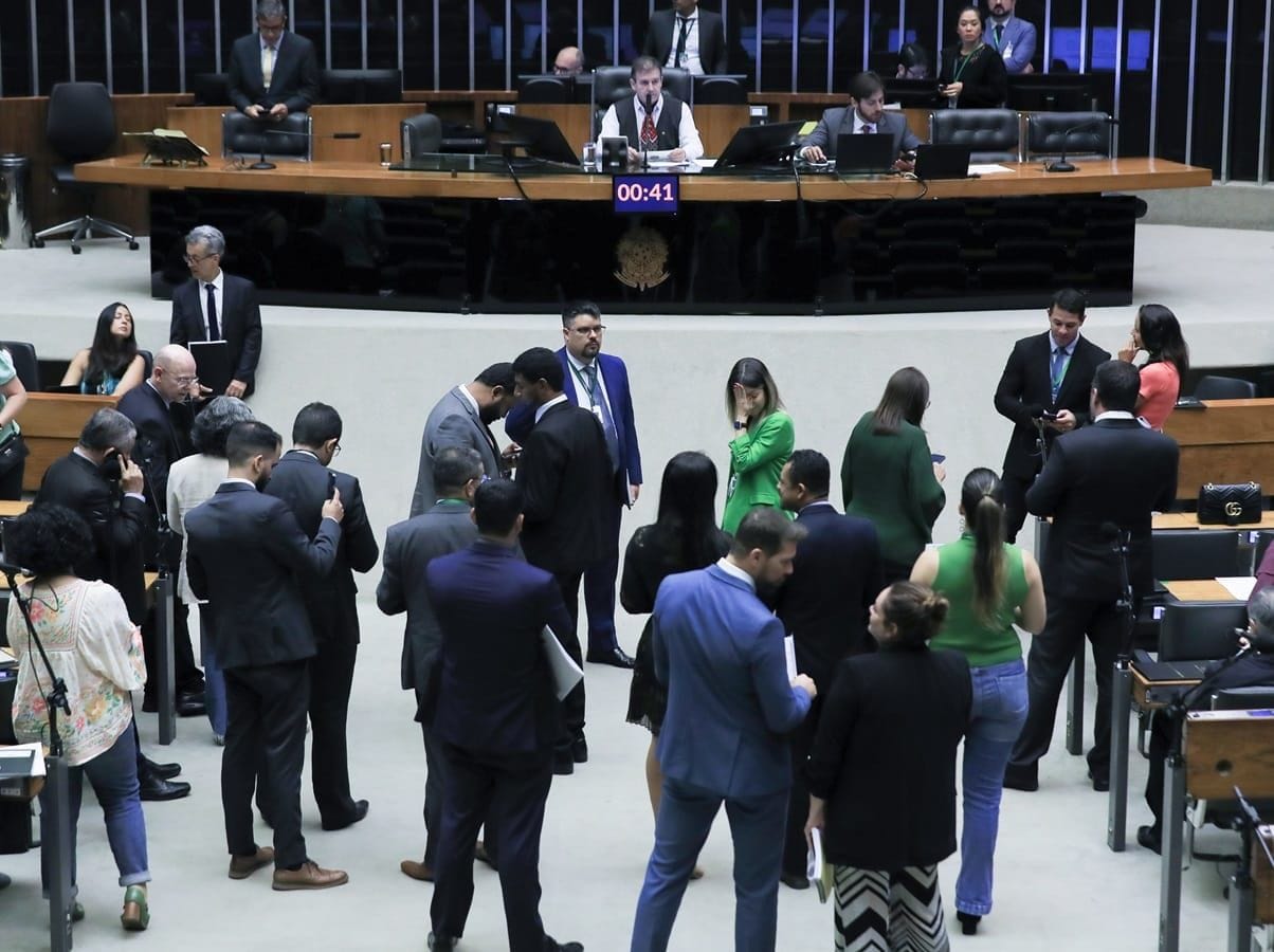 Audiência pública na câmara aborda regulamentação do cultivo de cannabis no Brasil