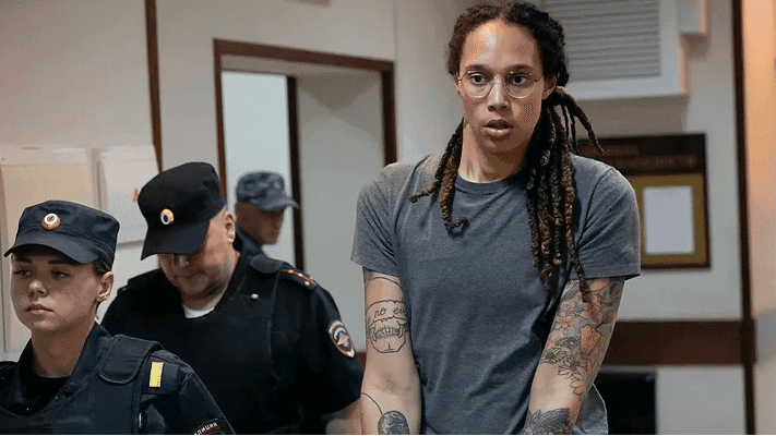 Brittney Griner: Rússia liberta estrela do basquete dos EUA em troca com o traficante de armas Viktor Bout