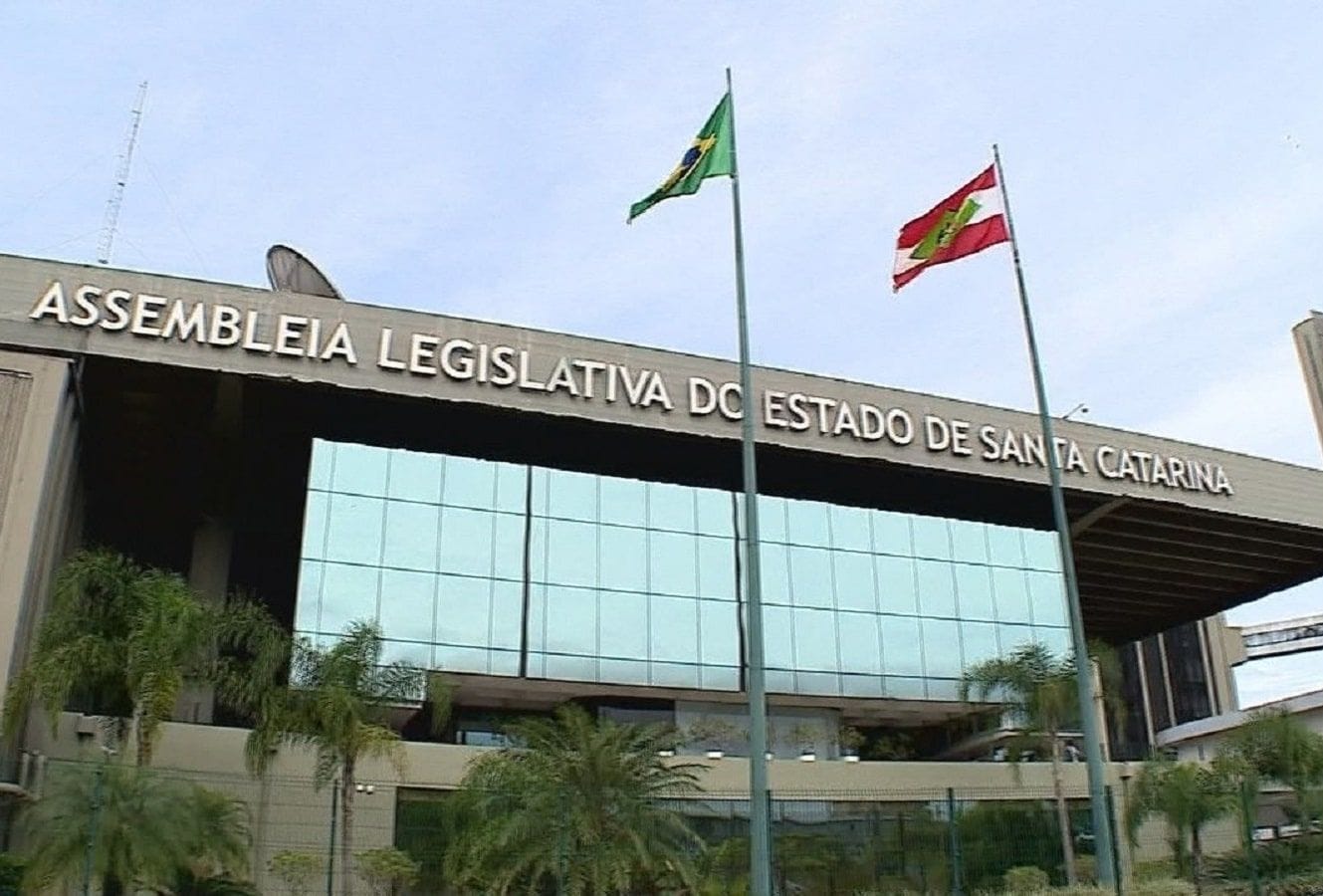 Caminho para a cannabis medicinal: Frente parlamentar é lançada na ALESC