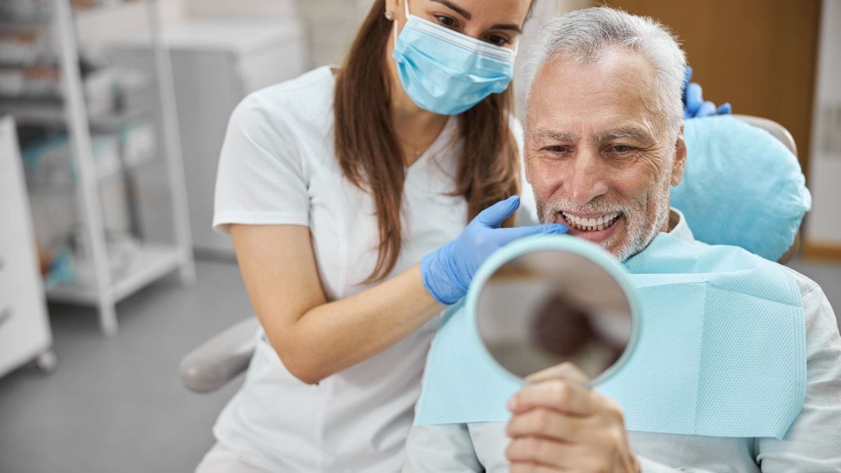 "Cuidar da saúde bucal é também cuidar do equilíbrio de todo o organismo", afirma a cirurgiã-dentista Monique Xavier