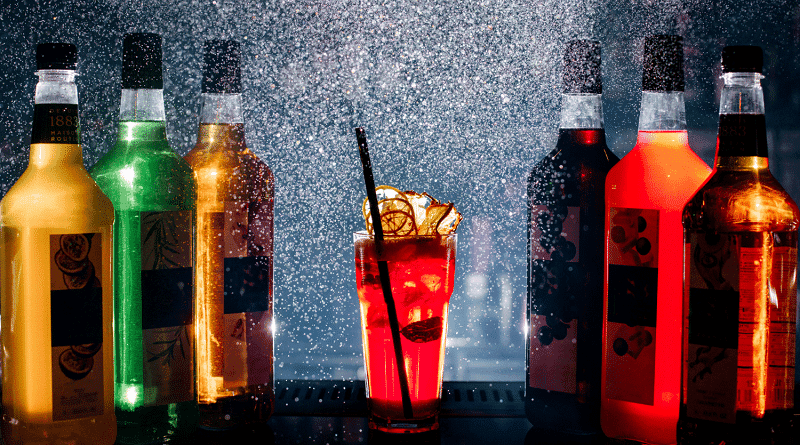 Celebridades e empresas investem em marca de bebidas de cannabis