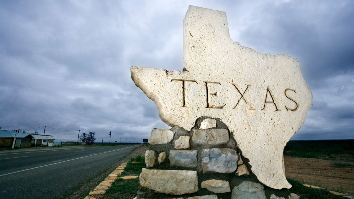 Mercado de cannabis medicinal no Texas enfrenta nova disputa regulatória após revogação de licença de operadora multiestadual | CanvaPro