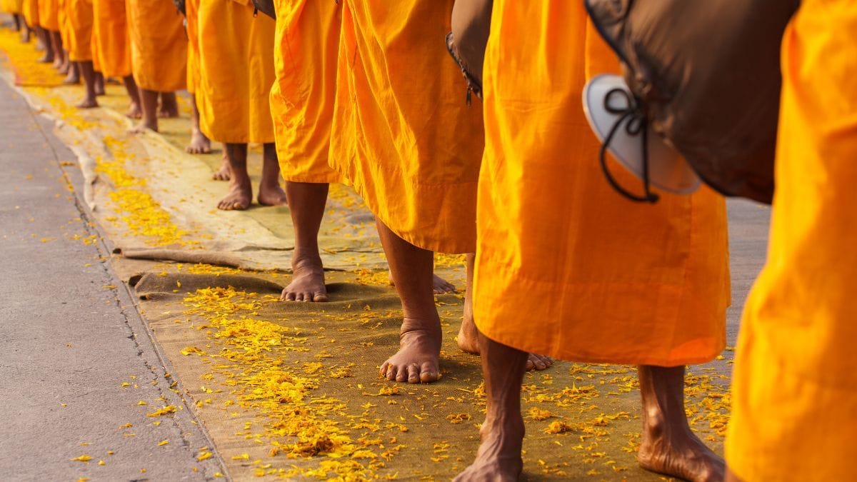 Monges budistas detidos com cannabis em aeroporto do Sri Lanka | CanvaPro