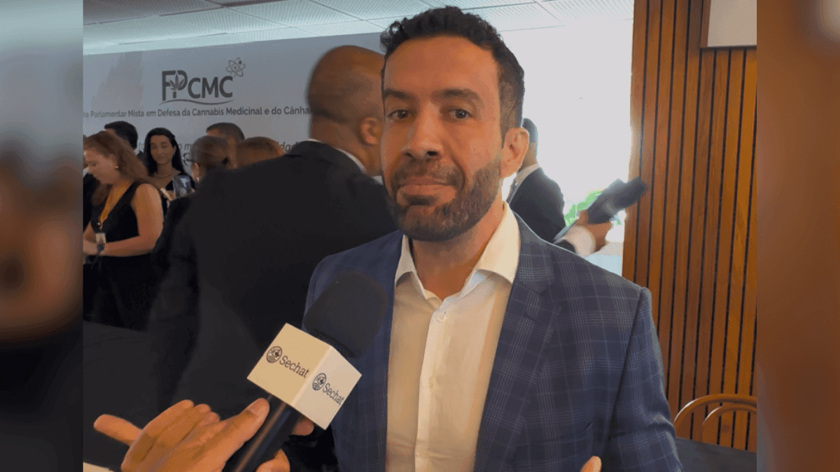 Deputado André Janones defende uso do termo maconha medicinal para combater preconceito