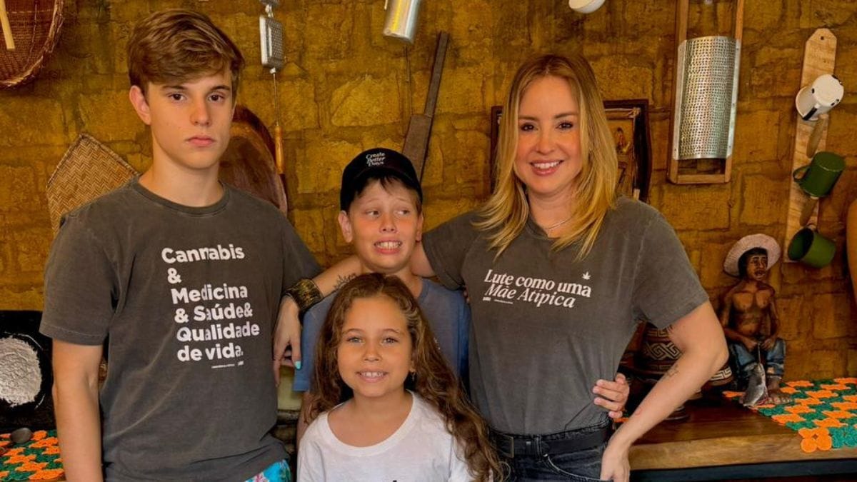 Manoela Pinheiro com seus filhos em momento familiar no contexto do autismo durante o Abril Azul