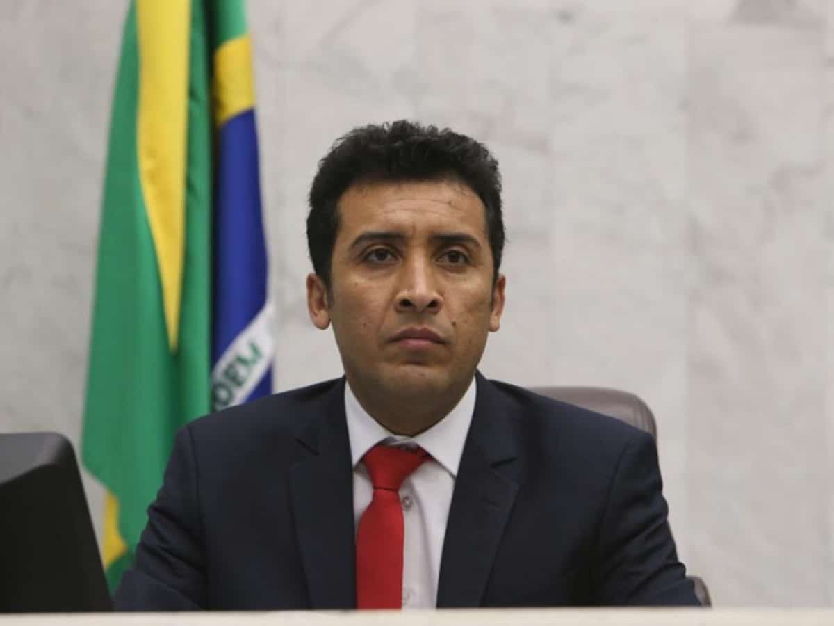 Deputado propõe uso de medicamentos à base de cannabis na medicina veterinária no Estado do Paraná