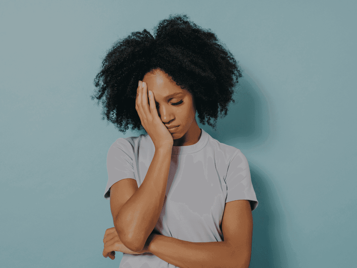 Enxaqueca menstrual: hormônios desvendam os segredos da dor