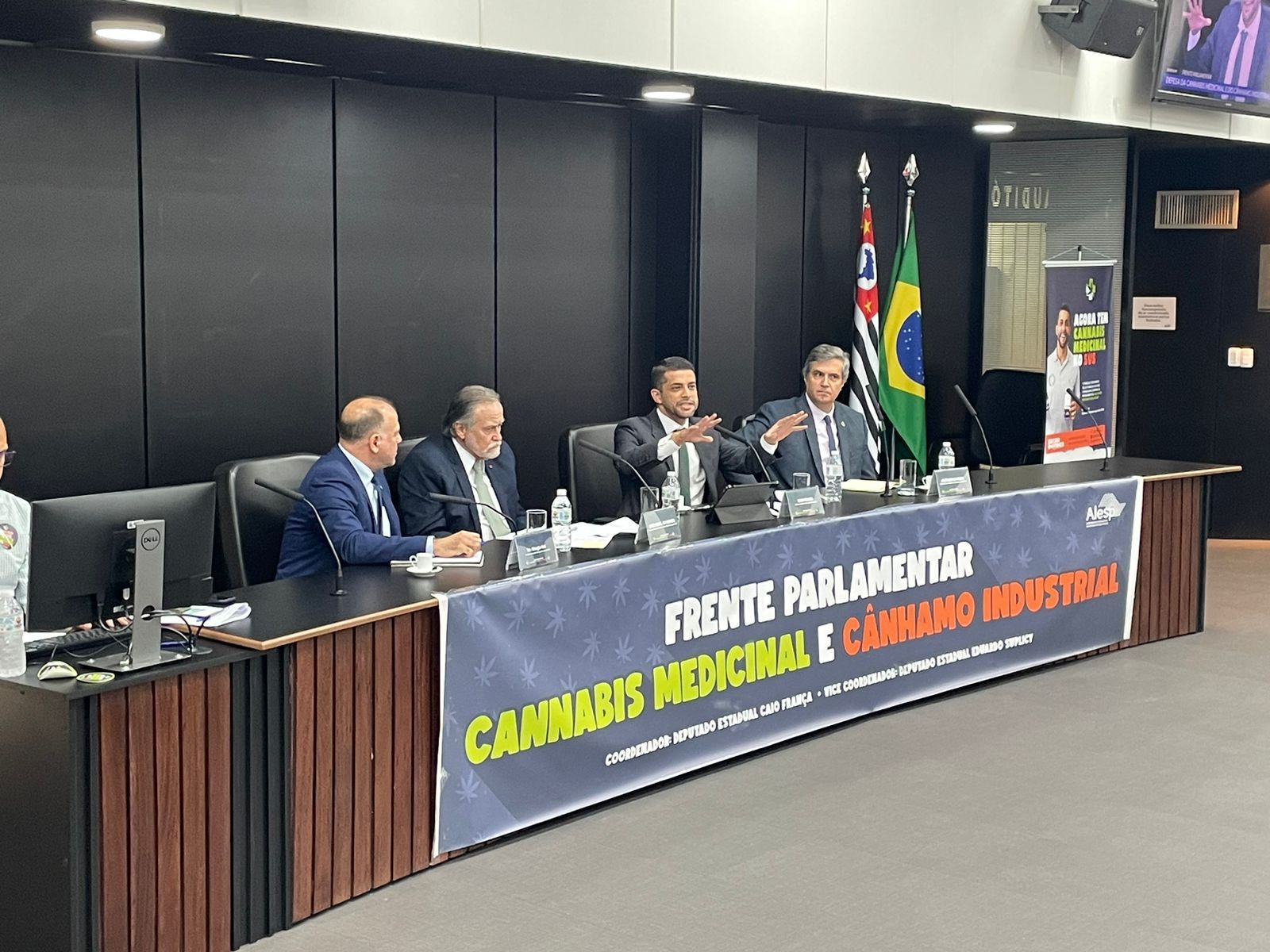 Audiência pública discute a inclusão de novas patologias no programa estadual de cannabis medicinal, com foco em decisões baseadas em evidências científicas.