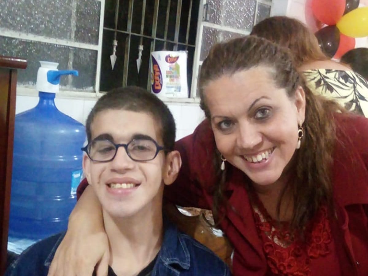 Mãe luta pela renovação do HC de cultivo de cannabis para garantir tratamento do filho autista