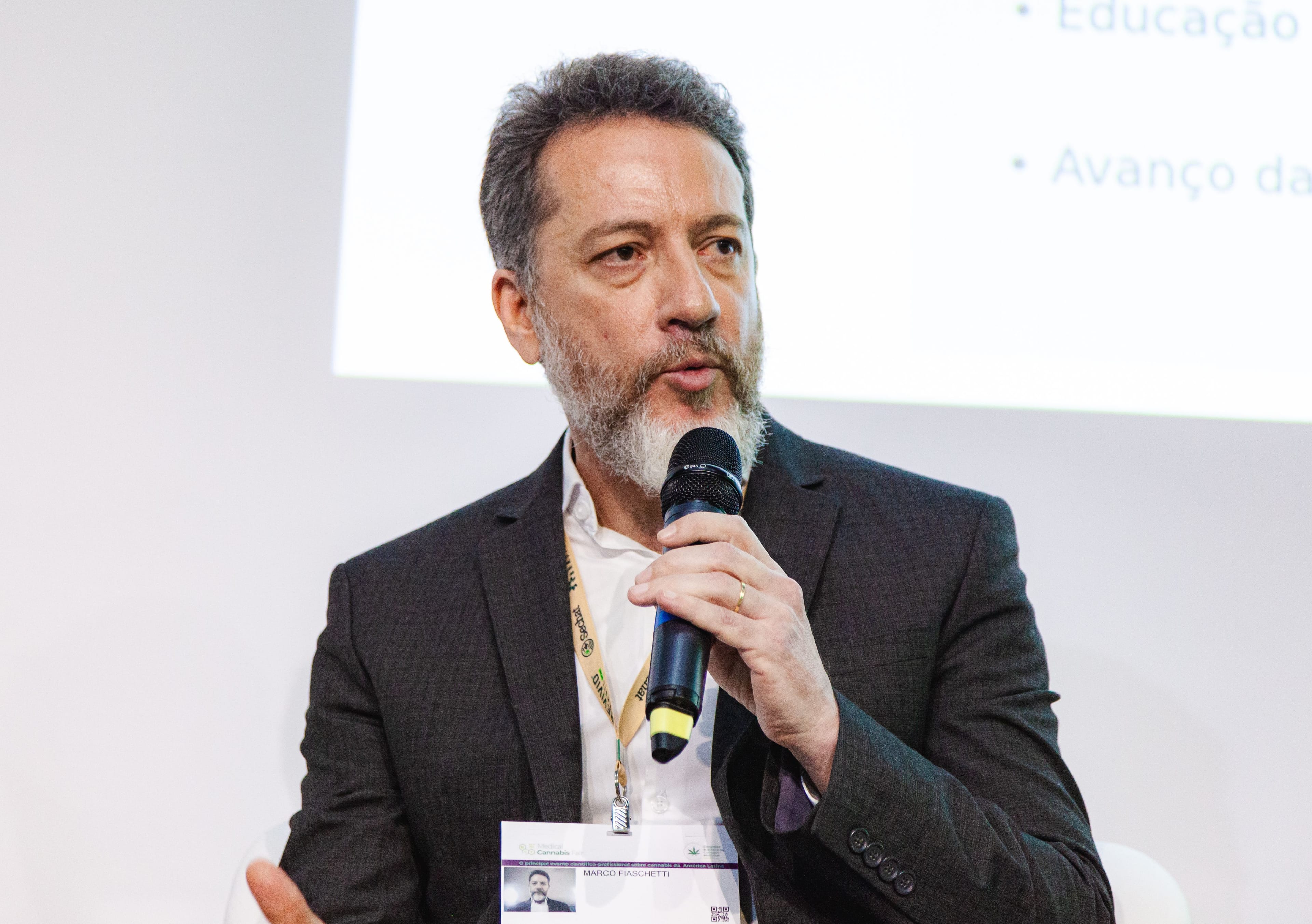 “É importante que a farmácia de manipulação tenha acesso a todos os insumos da cannabis" defende Marco Fiaschetti, da Anfarmag