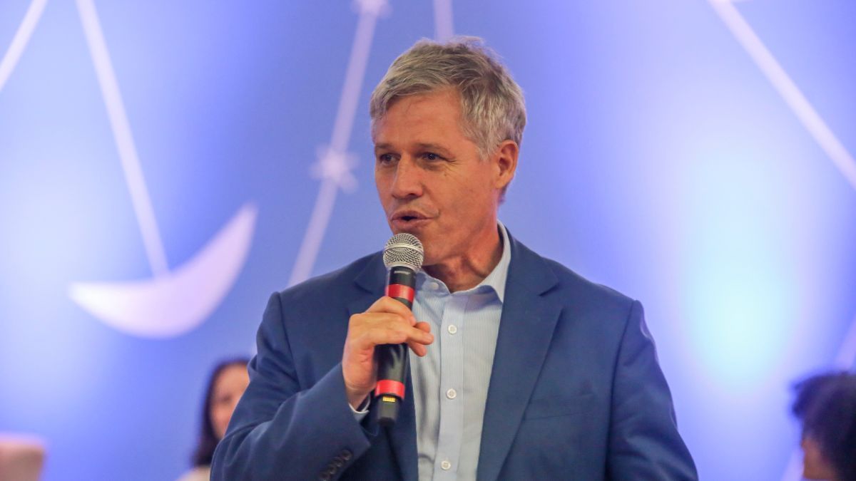 Após pressão de Paulo Teixeira, Meta admite erro e reativa contas de cannabis medicinal