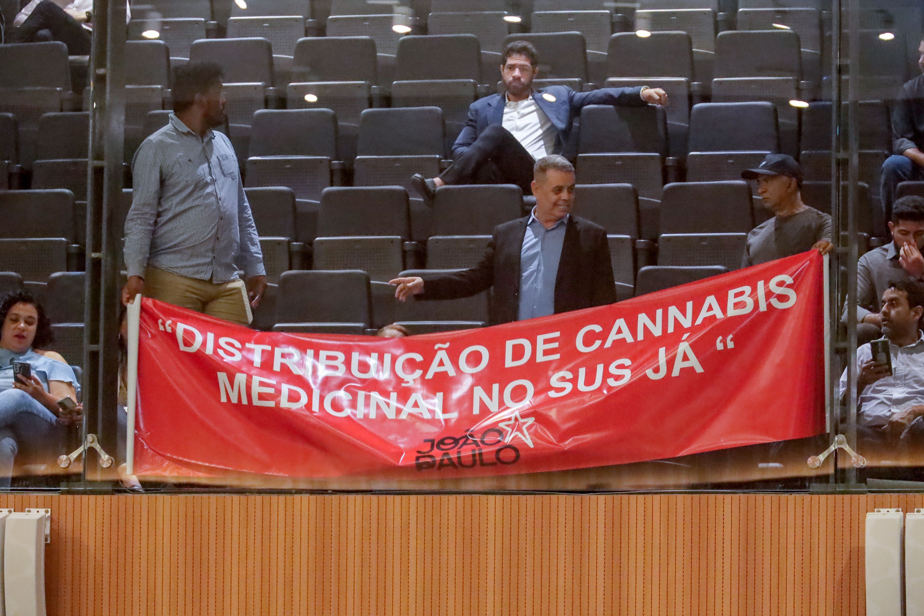 Lei de distribuição de cannabis pelo SUS de Pernambuco entra em Vigor neste sábado (05)