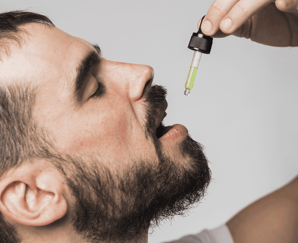 Proibição do cultivo, altos preços e pouca variedade no varejo, obriga brasileiros a recorrerem à importação de produtos de cannabis